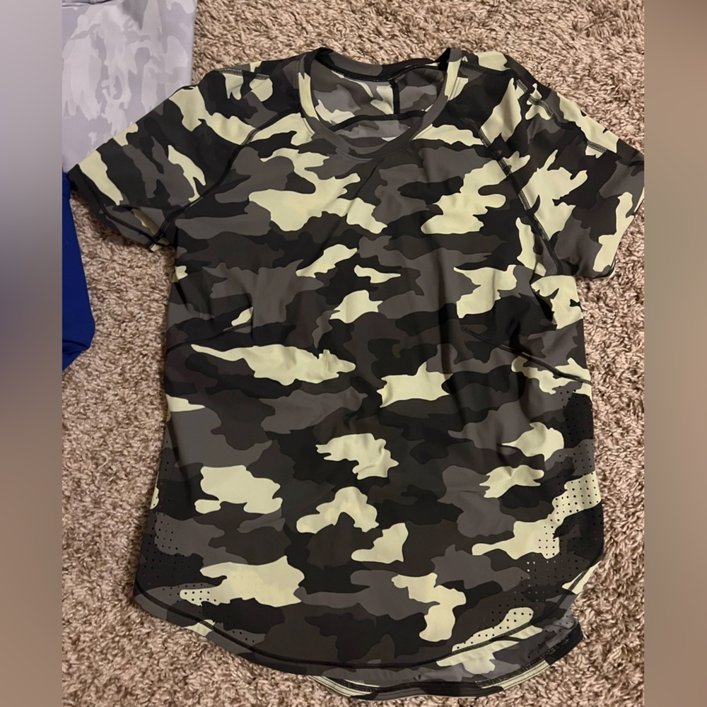 Lululemon camo shirt size 6
